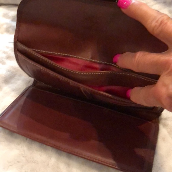 Gorgeous brown Dooney & Bourke signature wallet - Picture 13 of 16